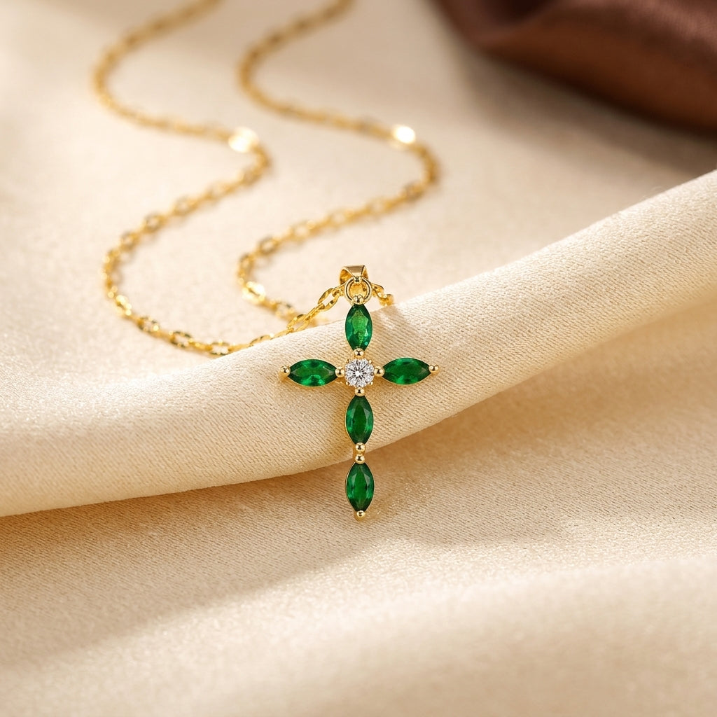 Collar cruz dorado con piedras verdes